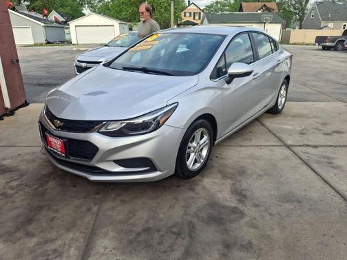 Silver Ice Metallic 2016 Chevrolet Cruze LT Auto