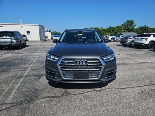 Samurai Gray Metallic 2019 Audi Q7 55 Premium