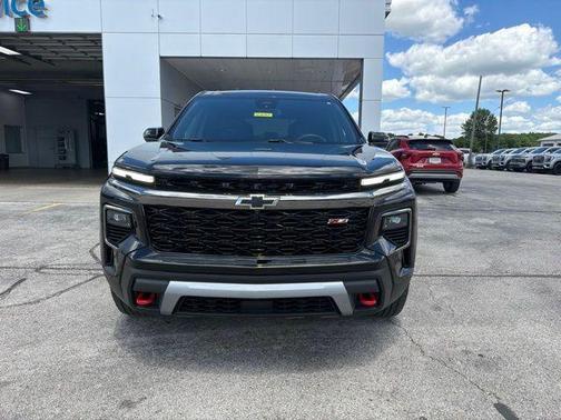 Black Metallic 2024 Chevrolet Traverse Z71