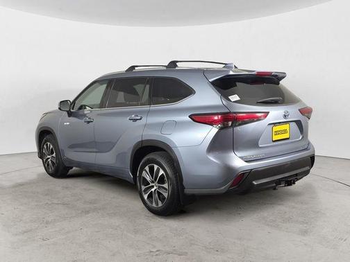 Moon Dust 2020 Toyota Highlander Hybrid XLE