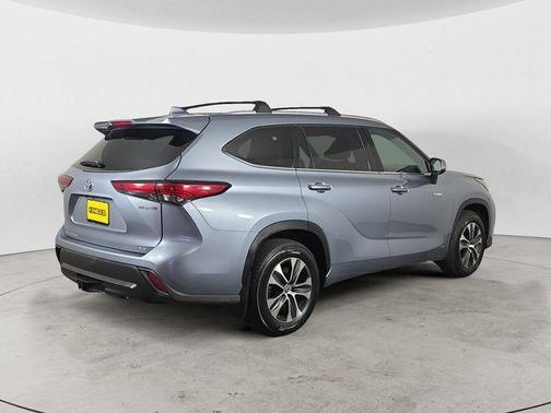 Moon Dust 2020 Toyota Highlander Hybrid XLE