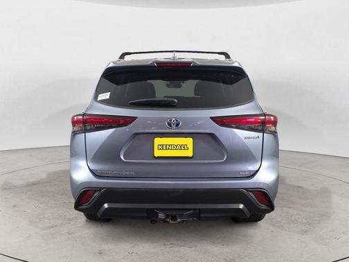 Moon Dust 2020 Toyota Highlander Hybrid XLE