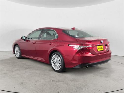 2020 Toyota Camry Hybrid XLE