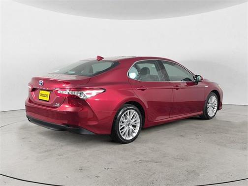 2020 Toyota Camry Hybrid XLE