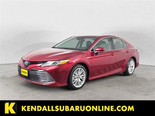 2020 Toyota Camry Hybrid XLE