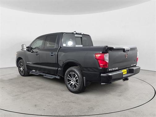 2023 Nissan Titan SV