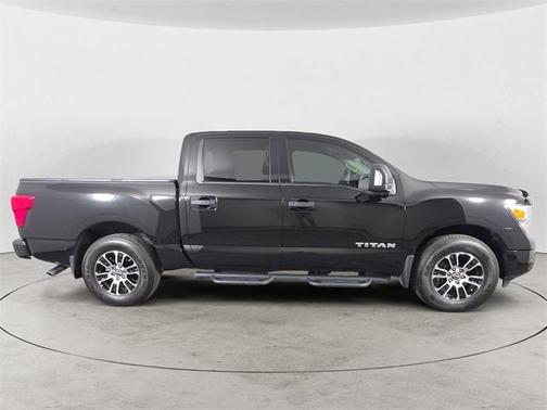 2023 Nissan Titan SV