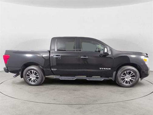 2023 Nissan Titan SV