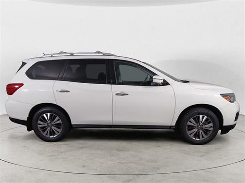 2018 Nissan Pathfinder SV