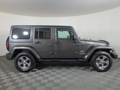 Photo 4 of 24 of 2018 Jeep Wrangler JK Unlimited Sahara