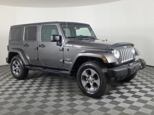Photo 3 of 24 of 2018 Jeep Wrangler JK Unlimited Sahara