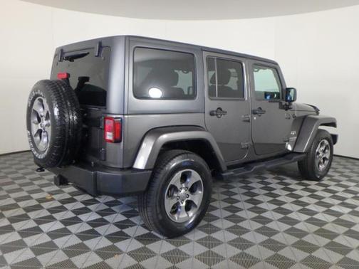 Photo 5 of 24 of 2018 Jeep Wrangler JK Unlimited Sahara