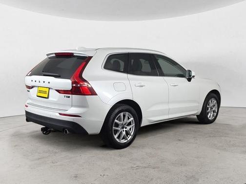 2021 Volvo XC60 T5 Momentum