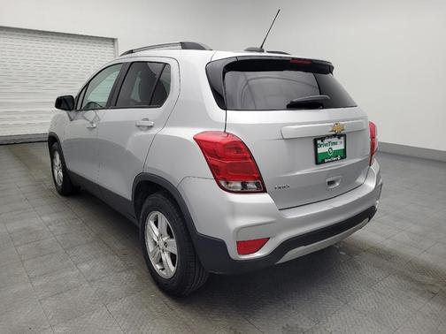 Silver Ice Metallic 2021 Chevrolet Trax LT