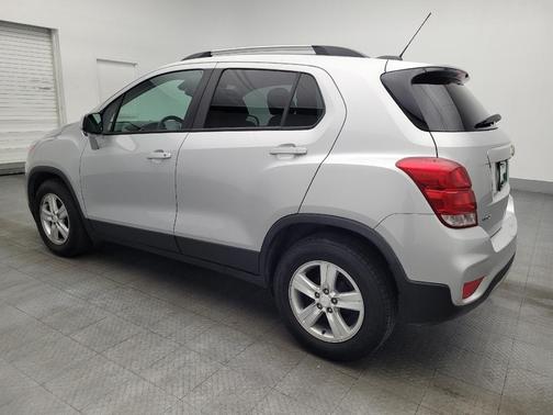 Silver Ice Metallic 2021 Chevrolet Trax LT