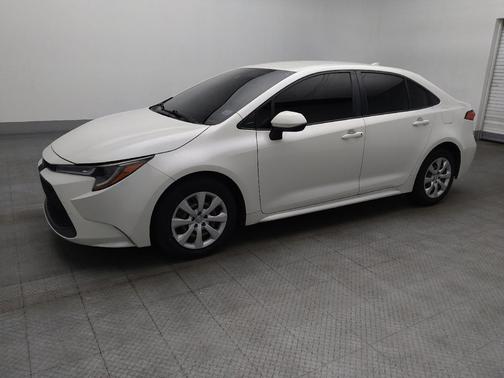 White 2020 Toyota Corolla LE