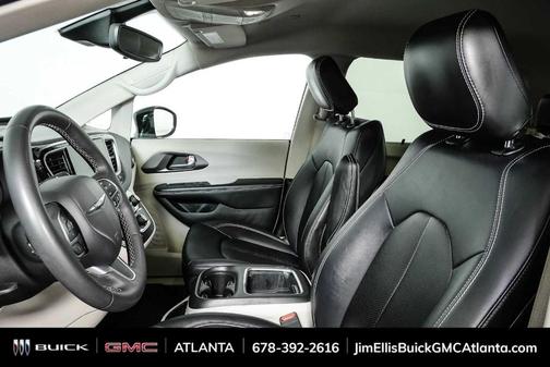 Silver Mist Clearcoat 2024 Chrysler Pacifica Touring-L