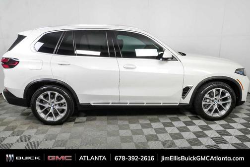 Mineral White Metallic 2026 BMW X5 xDrive40i