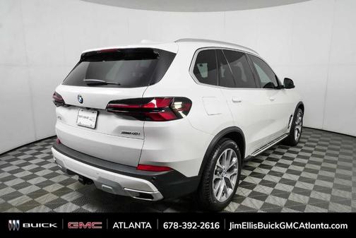 Mineral White Metallic 2026 BMW X5 xDrive40i
