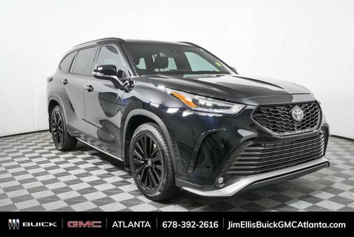 Midnight Black Metallic 2024 Toyota Highlander LE