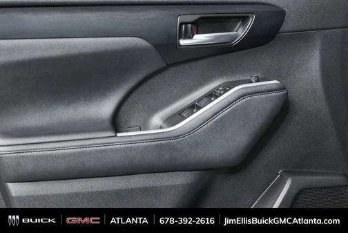 Midnight Black Metallic 2024 Toyota Highlander LE