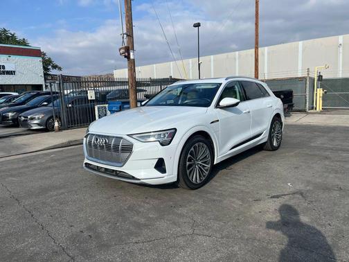 2019 Audi e-tron Premium Plus