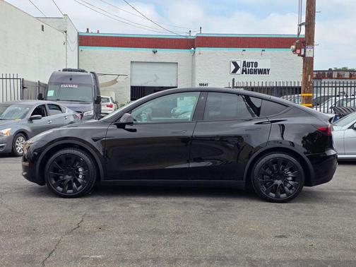 Solid Black 2022 Tesla Model Y Long Range Dual Motor All-Wheel Drive
