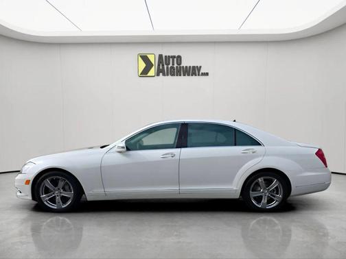 Diamond White Metallic 2013 Mercedes-Benz S-Class S 550 Sedan 4D