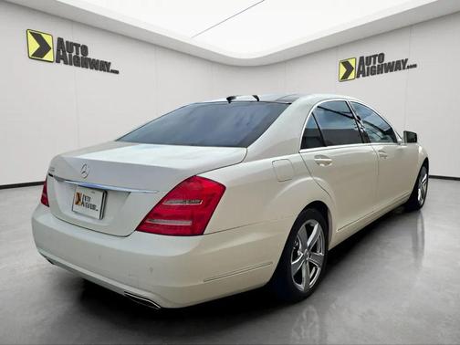 Diamond White Metallic 2013 Mercedes-Benz S-Class S 550 Sedan 4D