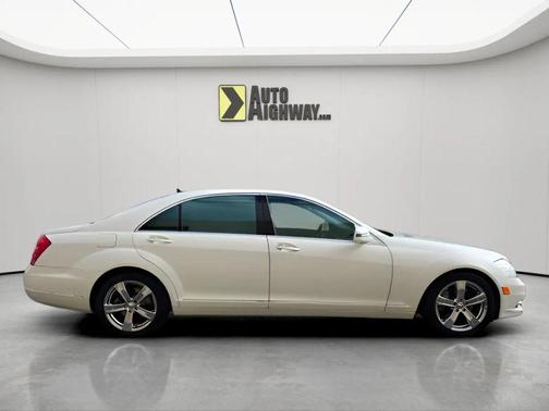 Diamond White Metallic 2013 Mercedes-Benz S-Class S 550 Sedan 4D