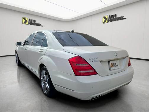 Diamond White Metallic 2013 Mercedes-Benz S-Class S 550 Sedan 4D