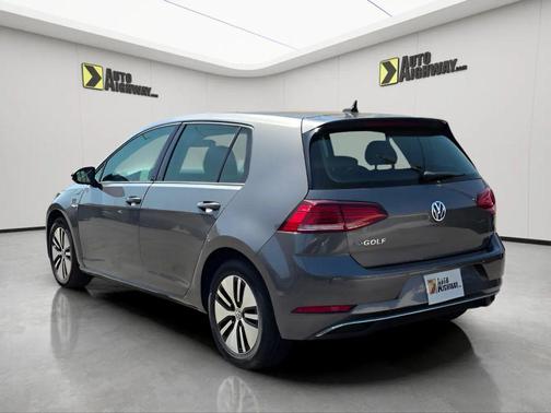 Gray 2018 Volkswagen e-Golf SEL Premium