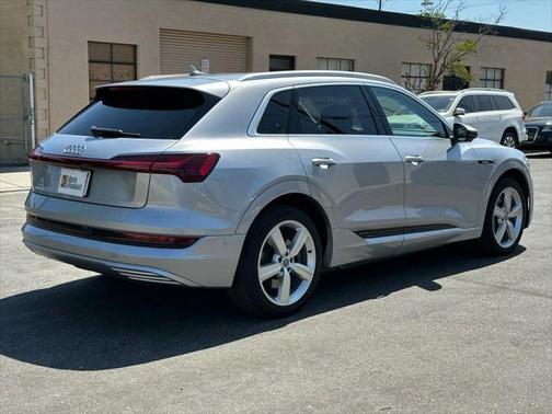 2019 Audi e-tron Premium Plus