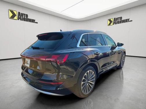 2019 Audi e-tron Premium Plus