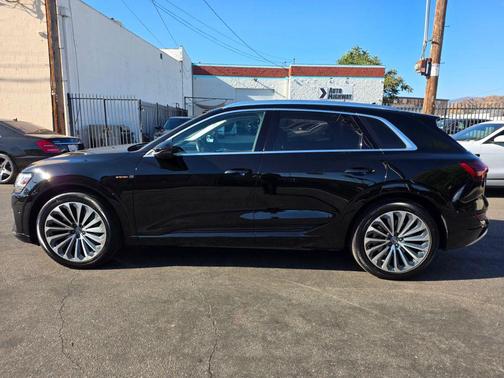 2019 Audi e-tron Premium Plus