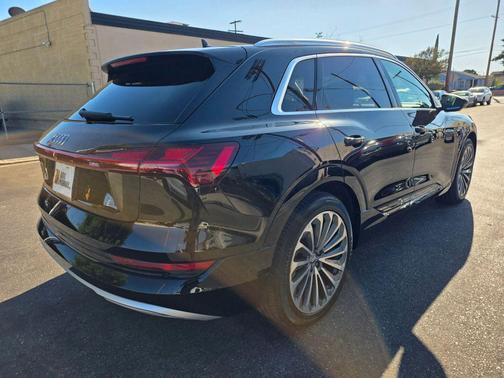 2019 Audi e-tron Premium Plus