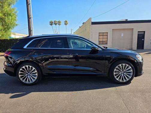 2019 Audi e-tron Premium Plus
