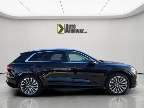 2019 Audi e-tron Premium Plus