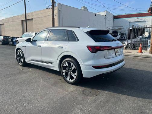 2021 Audi e-tron Premium