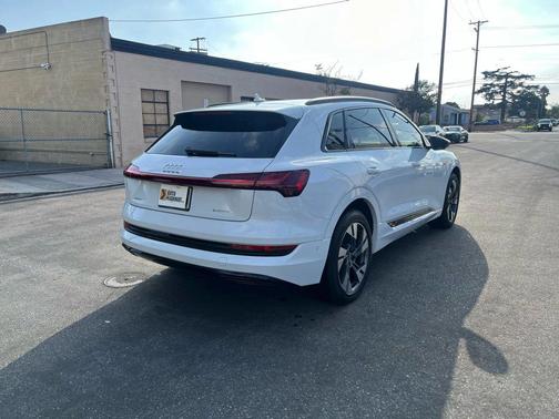 2021 Audi e-tron Premium