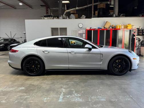 2018 Porsche Panamera E-Hybrid 4