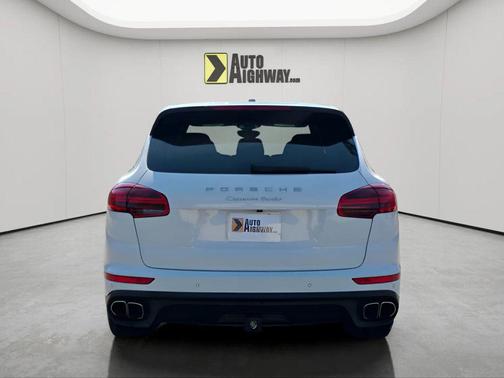 Carrara White Metallic 2015 Porsche Cayenne Turbo