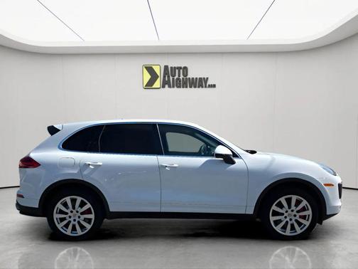 Carrara White Metallic 2015 Porsche Cayenne Turbo