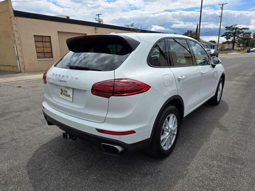 White 2016 Porsche Cayenne Cayenne