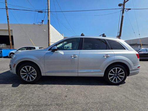 Florett Silver Metallic 2017 Audi Q7 3.0T Premium