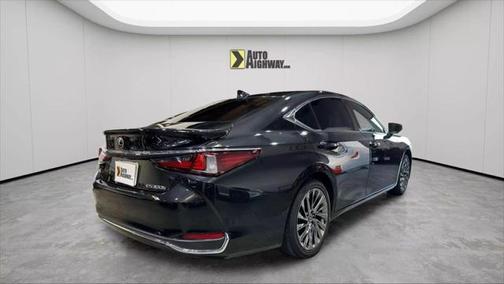 2024 Lexus ES 300h Ultra Luxury