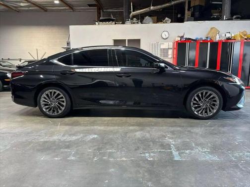 2024 Lexus ES 300h Ultra Luxury