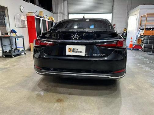 2024 Lexus ES 300h Ultra Luxury