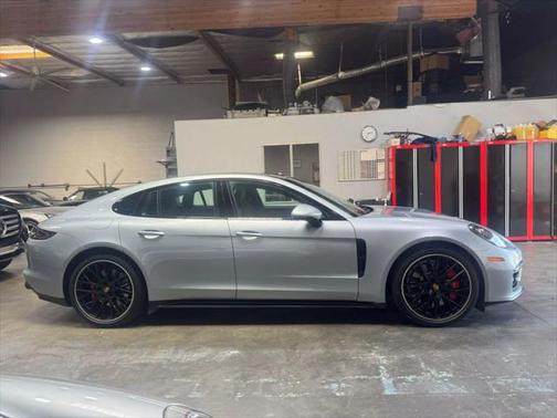 2019 Porsche Panamera GTS