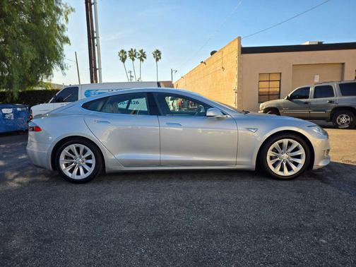 2016 Tesla Model S 90D